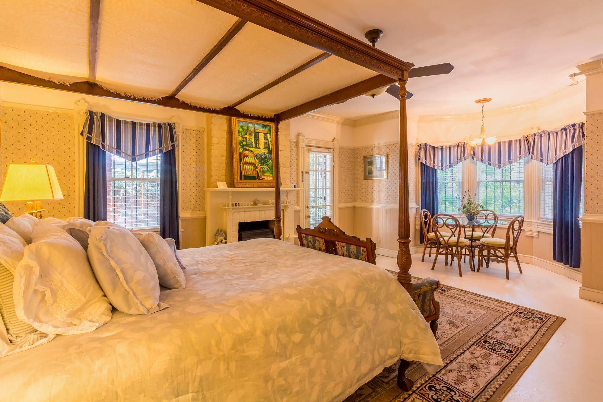 Bed and Breakfast Amethyst Garden Savannah Exterior foto